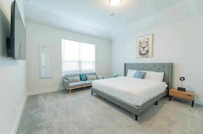 4 Schlafzimmer, Schreibtisch, Bügeleisen/Bügelbrett, Reisekinderbett