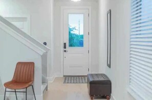 Interior - 4BR/3.5BH Private Pool: 5M Airport, F1 & 2-Story (Austin)