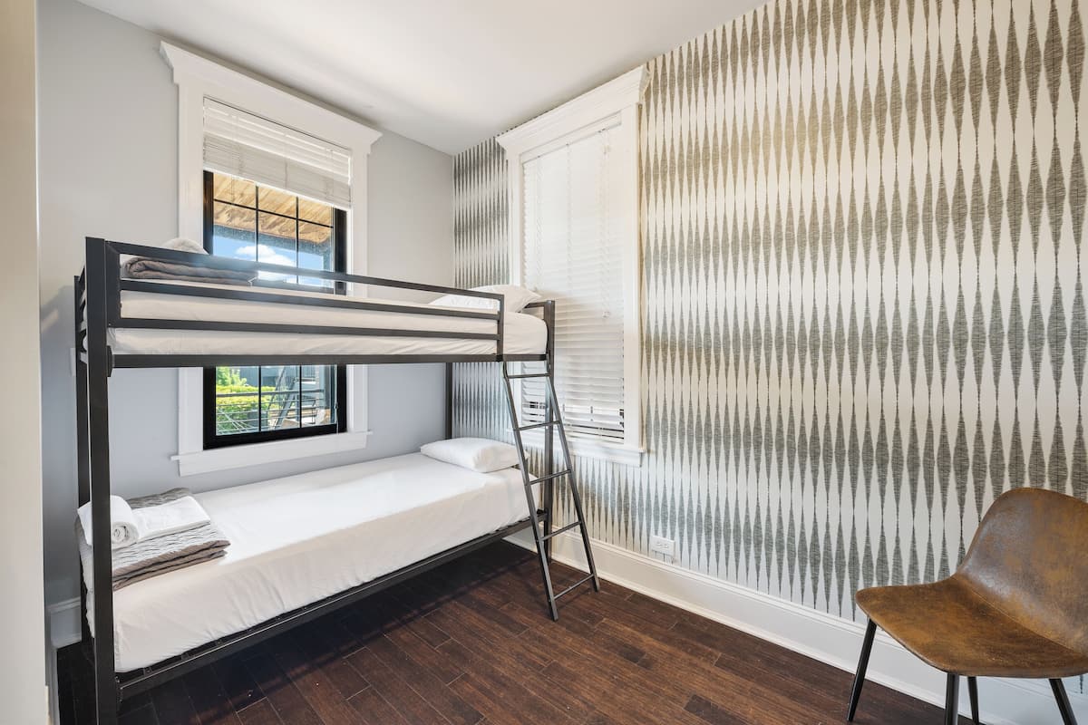 1 bedroom, premium bedding, down comforters, memory foam beds