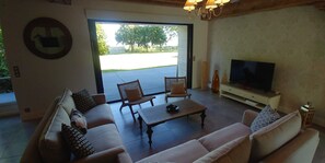 Living area - Domaine de Champouteau (Averdon)