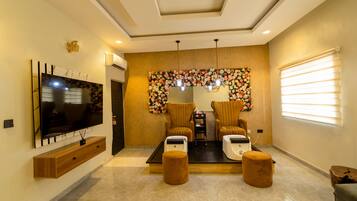 Couples treatment rooms, body treatments, aromatherapy