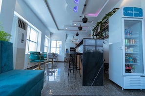 2 bars/lounges, poolside bar - BRIMUYO HOTEL (Lagos)