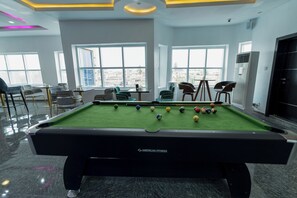 2 Bars/Lounges, Poolbar