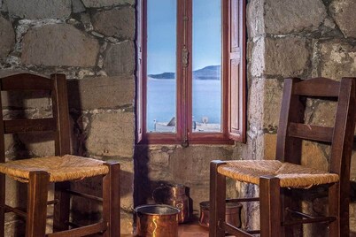 The windmill in Milos' port - with sea view 