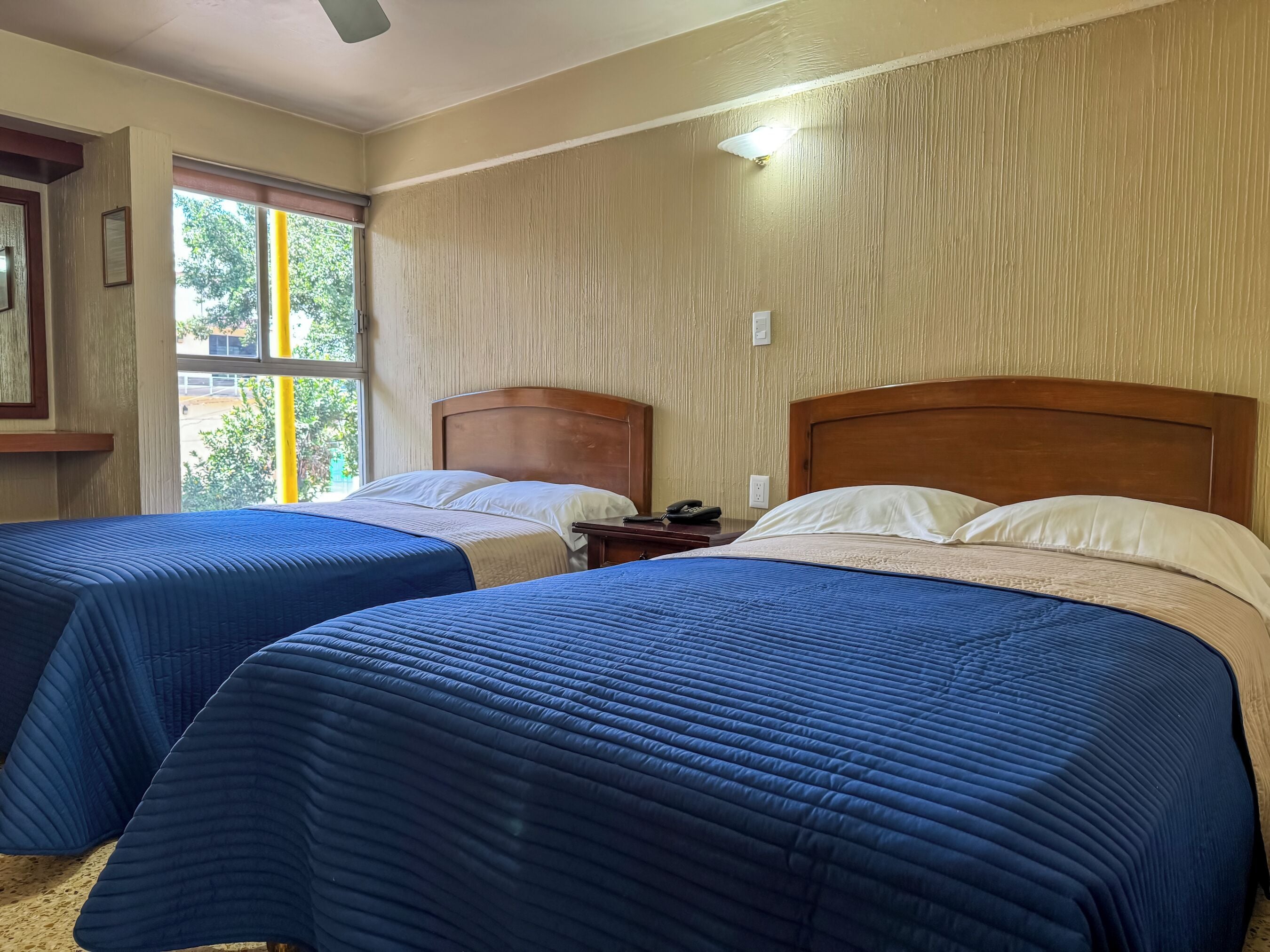 標準客房, 2 張加大雙人床 | 獨特設計、獨特裝修、書桌、手提電腦工作空間