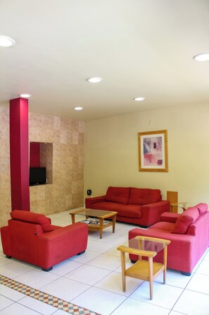 32-inch TV with cable channels - Hotel Virginia (Oaxaca)