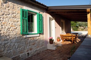 Outdoor dining - A unique house on a great location in a quiet village close to the seaside.  (Barban)