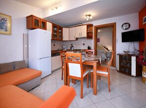TV - Apartments Mihovilovi (Trogir)