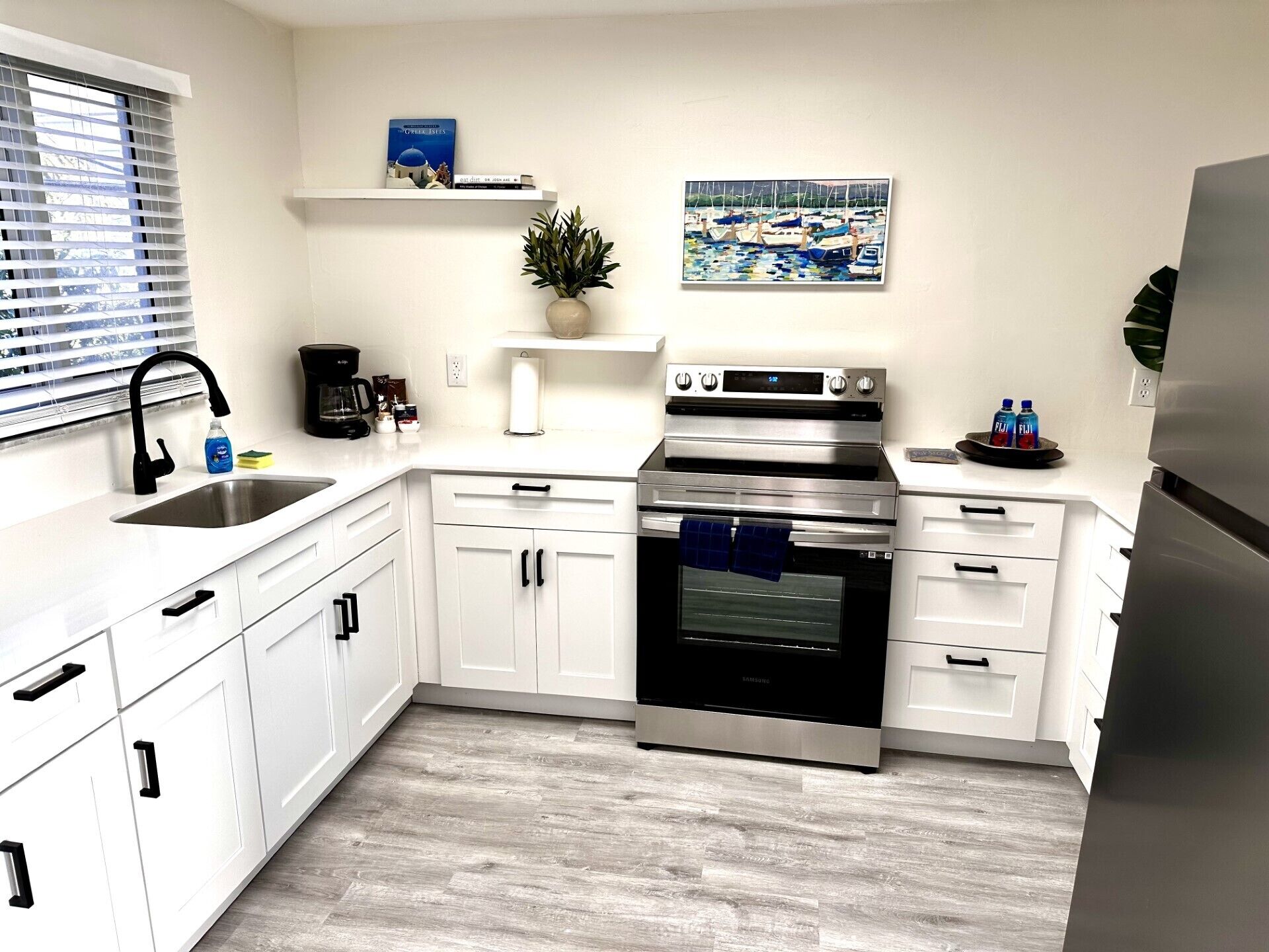 Fridge, microwave, coffee/tea maker, toaster