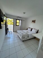 Rom – deluxe, balkong | Wi-fi (inkludert) og sengetøy