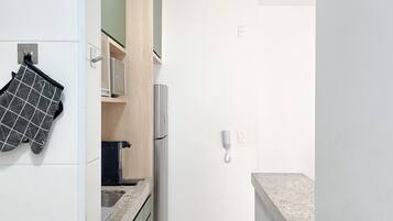 Apartamento | Cocina privada | Cafetera o tetera, microondas, licuadora y utensilios de cocina