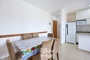 Classic Apartment | Dining - Residencial Saint Barth (Ubatuba)