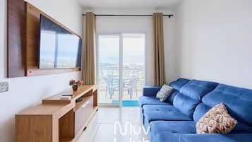 Apartamento clássico | Área de estar | Smart TV 40 polegadas com canais digitais, Netflix