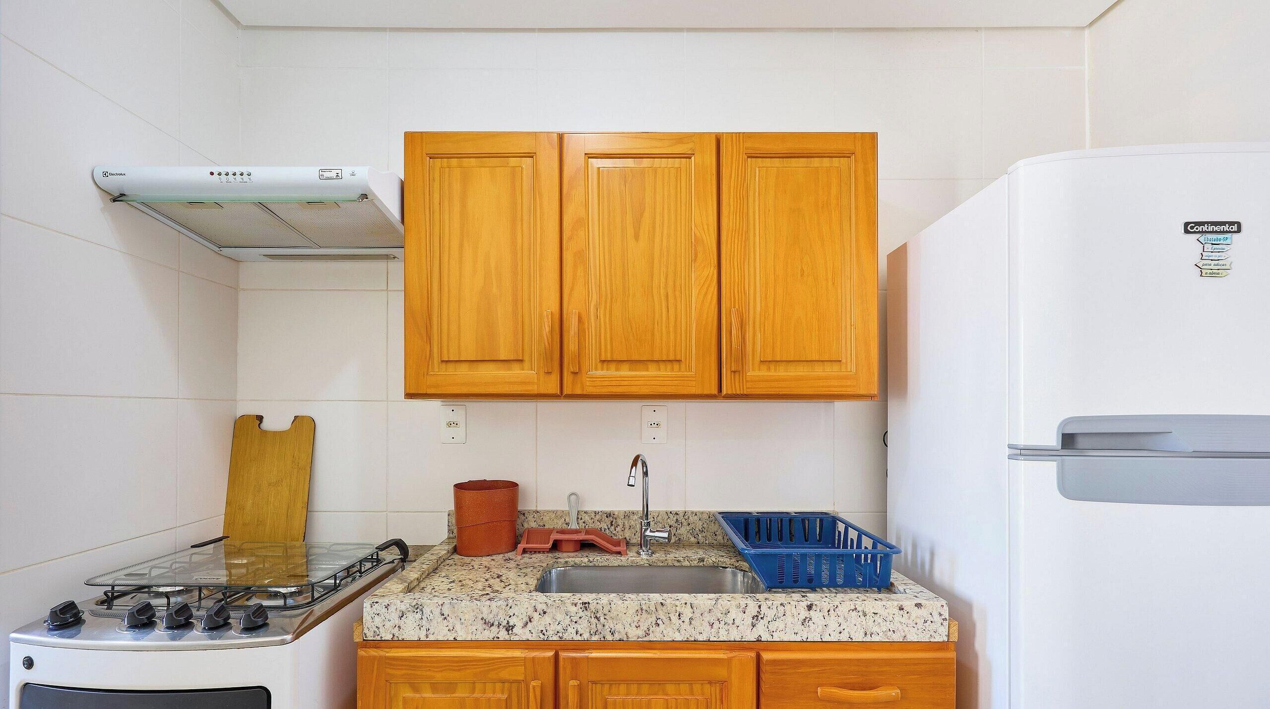 Apartment | Private kitchen | Coffee/tea maker, microwave, blender, cookware/dishes/utensils