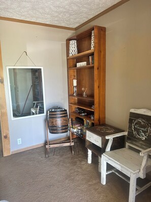 Interior - 3Bedroom, 2 Bath Cabin Located in Sturgis South Dakota just minutes from Downtown Sturgis (Sturgis)