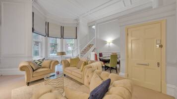 Apartamento superior | Área de estar | TV LCD 40 polegadas com canais digitais