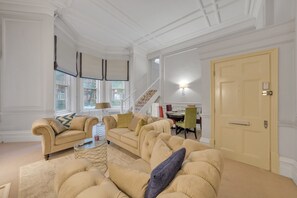 Apartamento superior | Zona de estar | Televisión LCD de 40 pulgadas con canales digitales