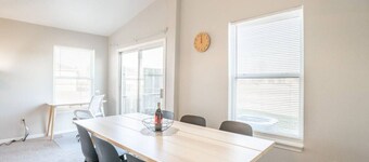 VILLA VERBENA - Sleek 3 BD in Pekin