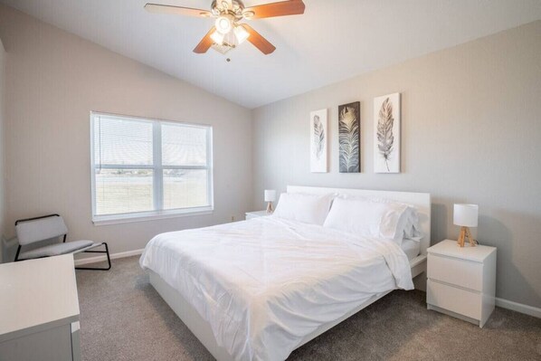 3 bedrooms, desk, iron/ironing board, free WiFi