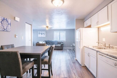 WOOD`INN - Cozy 2BD over the bridge