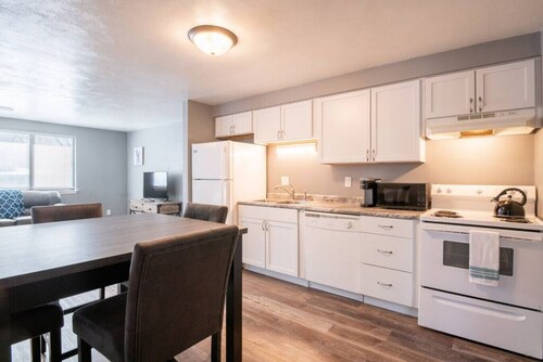 WOOD`INN - Cozy 2BD over the bridge