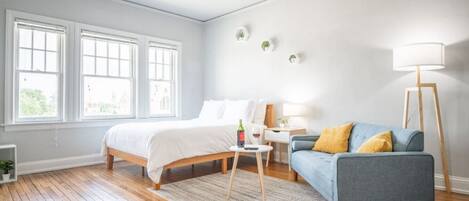 1 bedroom, desk, iron/ironing board, WiFi