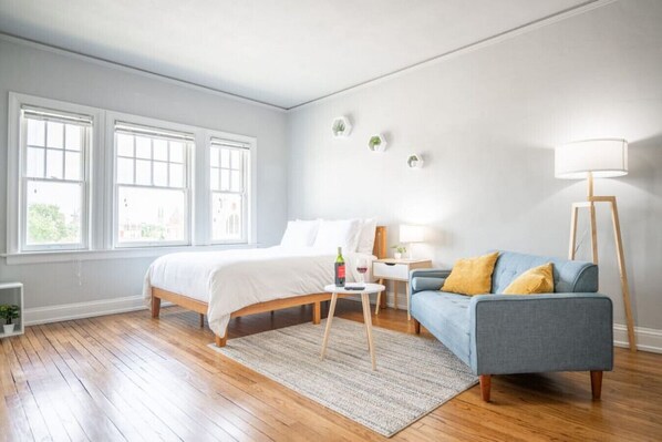 1 bedroom, desk, iron/ironing board, WiFi