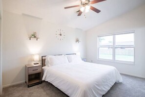 3 soverom, skrivebord, strykejern/-brett og wi-fi