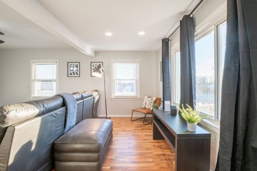 ABODE ON ATLANTIC - Spacious 2BD in the Heights