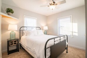 2 sovrum, skrivbord, strykjärn/strykbräda och wi-fi