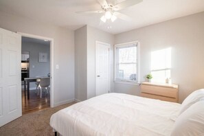 2 Schlafzimmer, Schreibtisch, Bügeleisen/Bügelbrett, WLAN