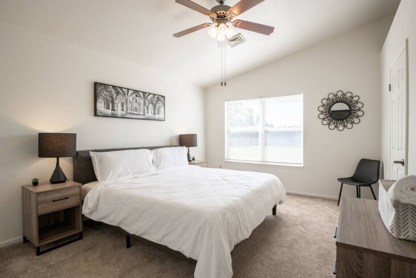 3 多间卧室、办公桌、熨斗/熨衣板、WiFi