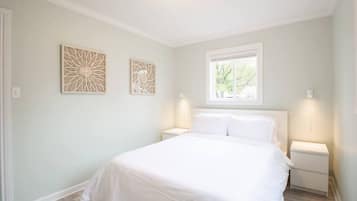 3 bedrooms, desk, iron/ironing board, WiFi