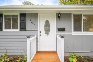 Exterior detail - BOHO BUNGALOW - Bright, modern home in the Heights (Peoria Heights)