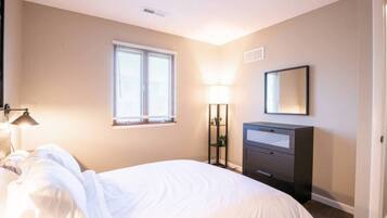 1 makuuhuone, työpöytä, silitysrauta/-lauta, Wi-Fi