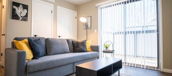 THE BLACK STRAT – an iconic, new age apartment