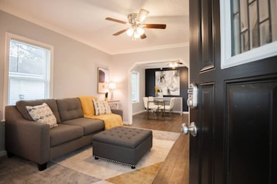 THE CORNER COTTAGE - Contemporary 1BD in Peoria