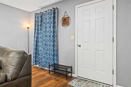 WOOD`INN 2 - Comfy 2BD close to DT Peoria