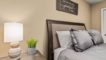 2 bedrooms, desk, iron/ironing board, WiFi