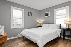 3 habitaciones, escritorio, tabla de planchar con plancha y wifi 