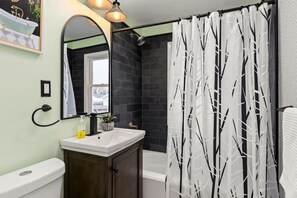 Sèche-cheveux, serviettes fournies