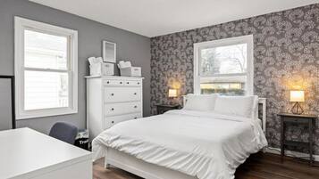 3 bedrooms, desk, iron/ironing board, WiFi