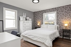 3 slaapkamers, een bureau, een strijkplank/strijkijzer, wifi