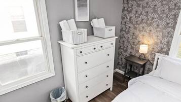 3 Schlafzimmer, Schreibtisch, Bügeleisen/Bügelbrett, WLAN