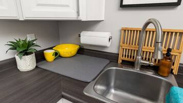 Frigorífic, microones, forn i placa de cuina