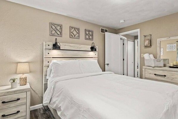 2 bedrooms, desk, iron/ironing board, WiFi