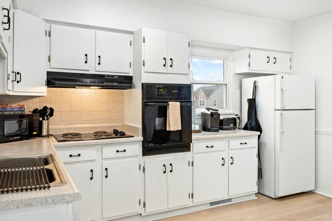 冰箱、微波炉、烤箱、炉灶