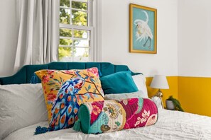 2 soverom, skrivebord, strykejern/-brett og wi-fi