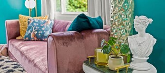 Art Deco Oasis: A Stylish Retreat