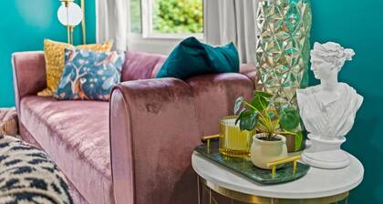 Art Deco Oasis: A Stylish Retreat